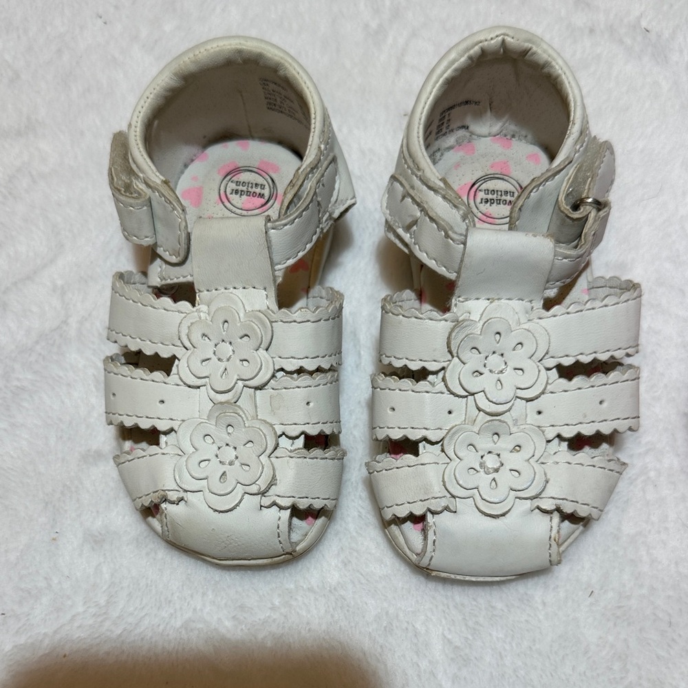 EUC lot of girls size 5 shoes, gold Mary Jane’s, fisherman sandal water shoe - Picture 6 of 6